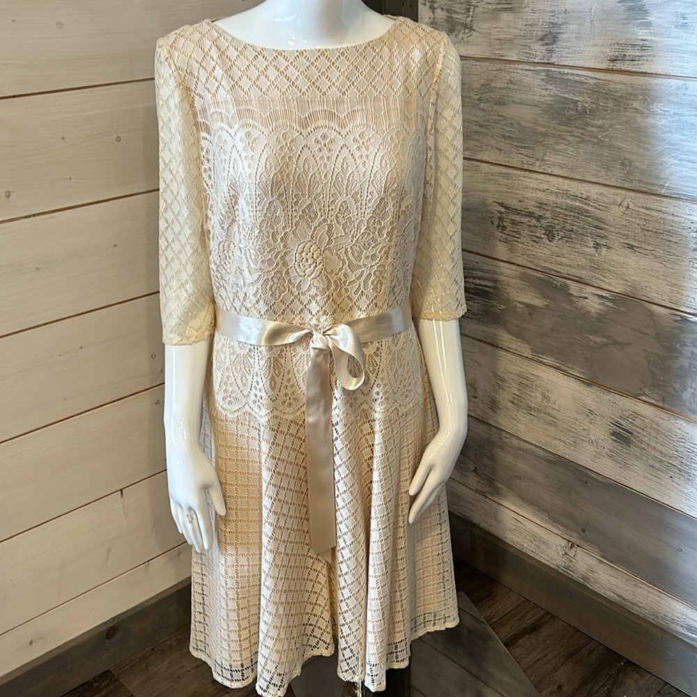 Tahari Arthur S Levine dress in cream color. Excellent condition!